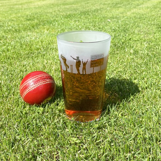 Cricket Etched  Pint Glass